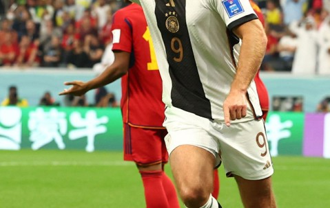 亚博-包含Ming在德国队比赛中问鼎冠军，战术调整引发热议！的词条