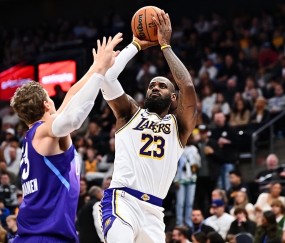 亚博体育-詹姆斯爆冷击败巴黎圣日耳曼，绝杀引爆全场！的简单介绍