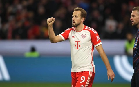 亚博-Ming新星战术调整表现突出，拜仁前途光明！引发球迷热议(八大军区司令员对调等原因)