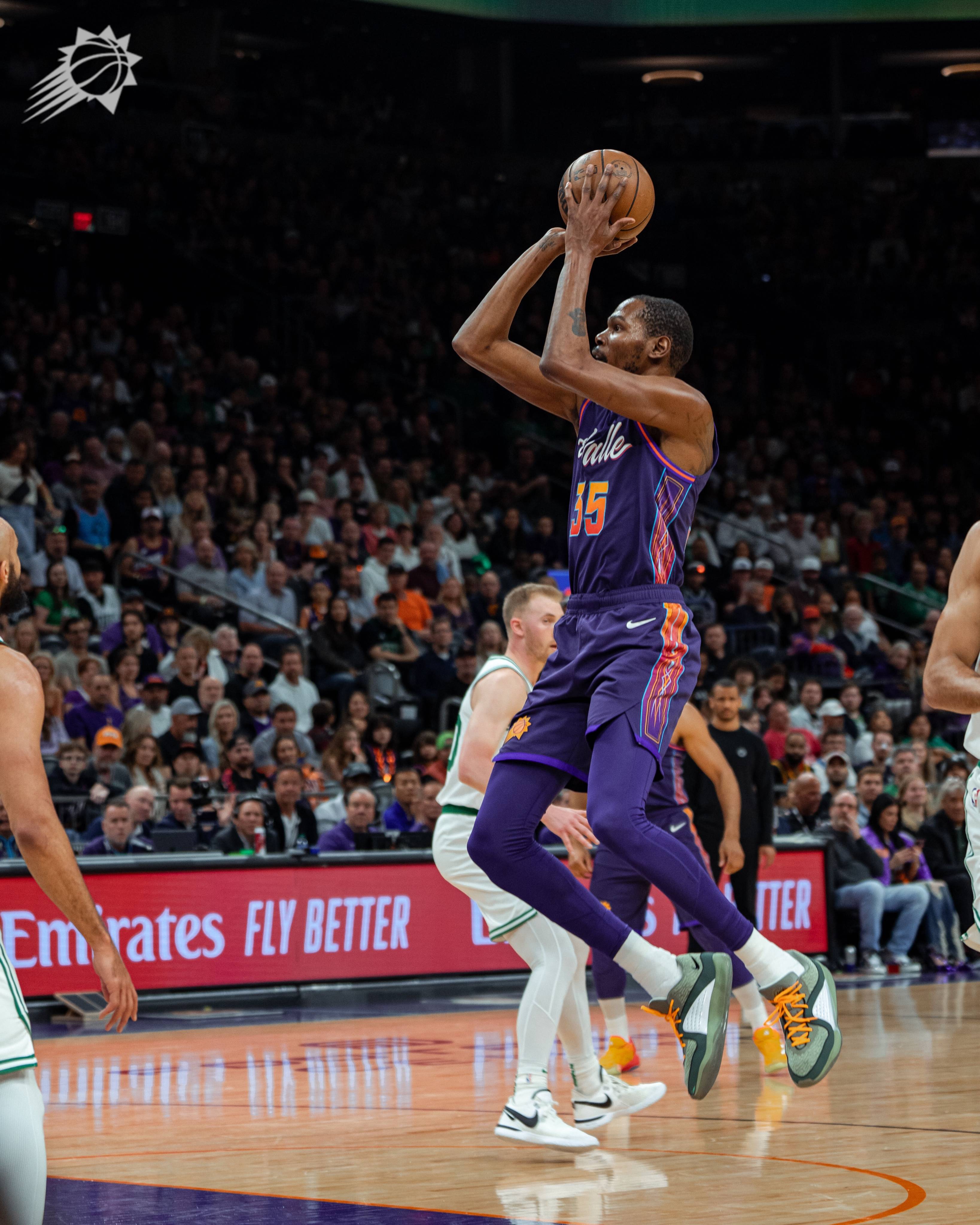 杜兰特在热火比赛中战术调整，出色防守引发热议！的简单介绍